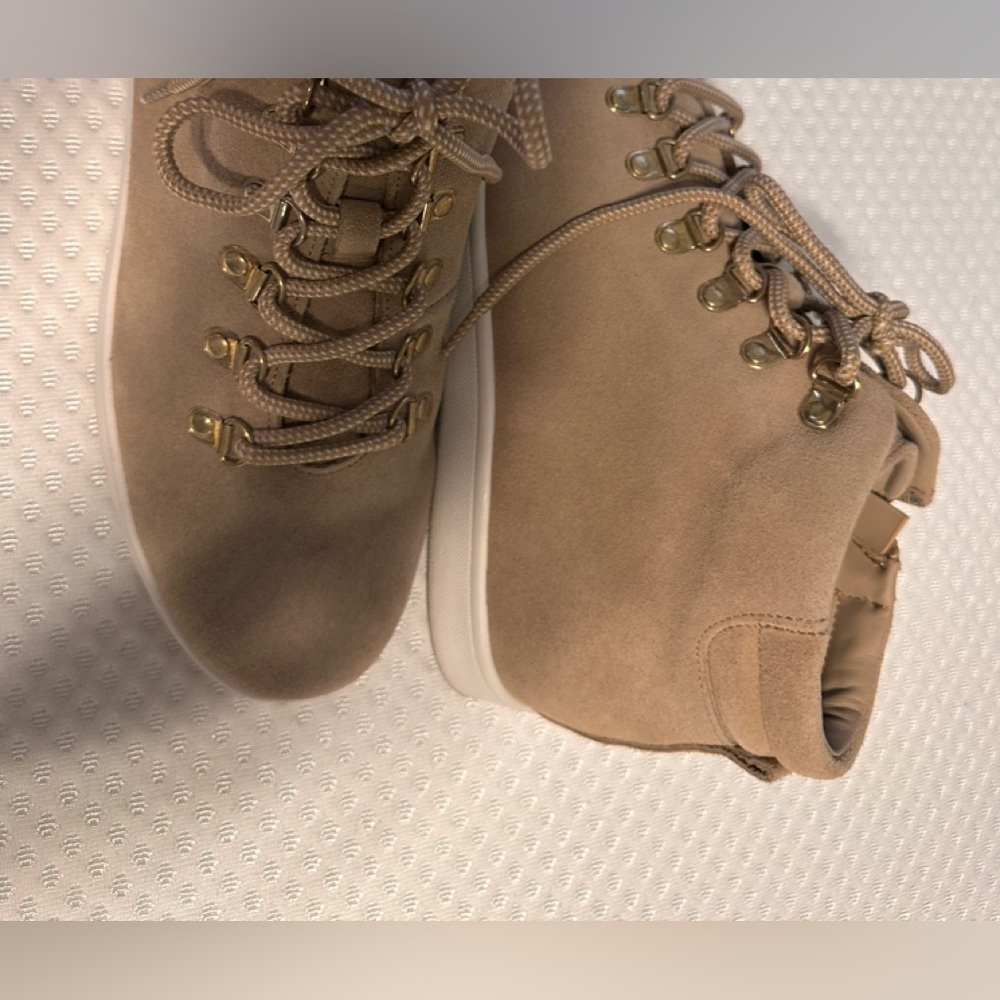 Tan Kensie “Hiking” Fashion boots Ladies 10
